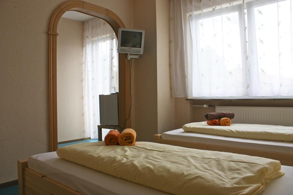 Gaestehaus Am Heuss-Platz Erlangen Rum bild